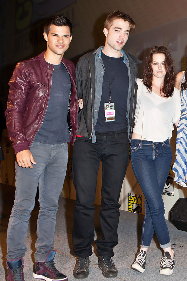 Taylor Lautner, Kristen Stewart, Robert Pattinson poses to promote Breaking Dawn from the Twilight Saga at  the 2011 Comic-Con International Day 1 at the San Diego Convention Center on July 21, 2011