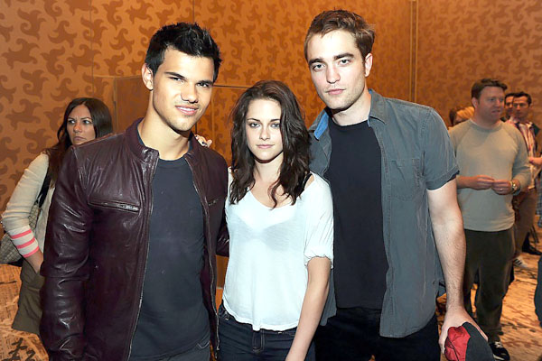 Taylor Lautner, Kristen Stewart, Robert Pattinson poses to promote Breaking Dawn from the Twilight Saga at  the 2011 Comic-Con International Day 1 at the San Diego Convention Center on July 21, 2011