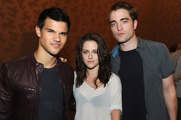 Taylor Lautner, Kristen Stewart, Robert Pattinson poses to promote Breaking Dawn from the Twilight Saga at  the 2011 Comic-Con International Day 1 at the San Diego Convention Center on July 21, 2011