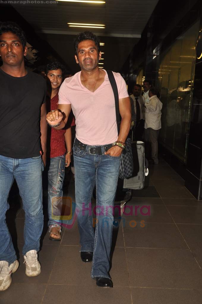 Sunil Shetty snapped in Mumbai Airport on 29th July 2011