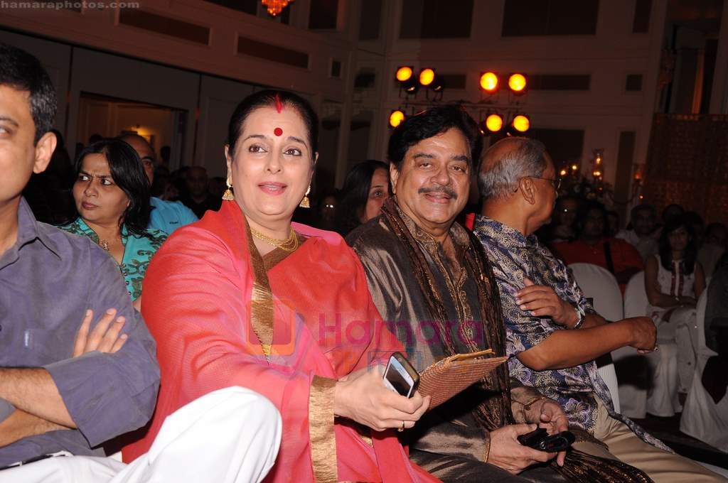 POonam Sinha, Shatrughan Sinha at Ghazal festival Khazana day 2 in Trident, Mumbai on 30th July 2011