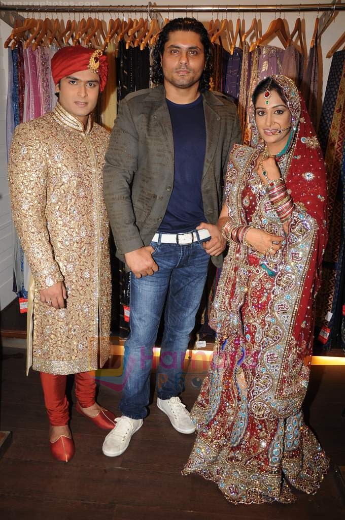 Deepika Samson, Shoaib Ibrahim, Riyaz Ganji on the sets of Sasural Simar Ka on 1st Aug 2011