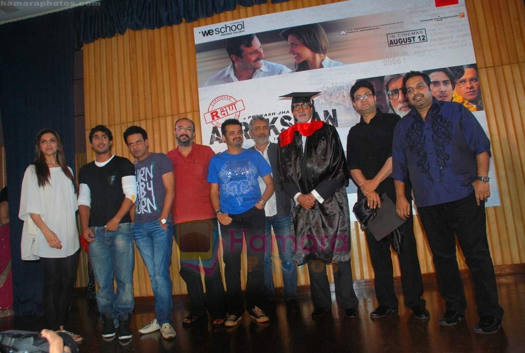 Deepika Padukone, Prateik Babbar, Amitabh Bachchan, Manoj Bajpai, Prakash Jha, Parsoon Joshi, Shankar Mahadevan, Ehsaan Noorani at Aarakshan film promotions in Welingkar college on 2nd Aug 2011