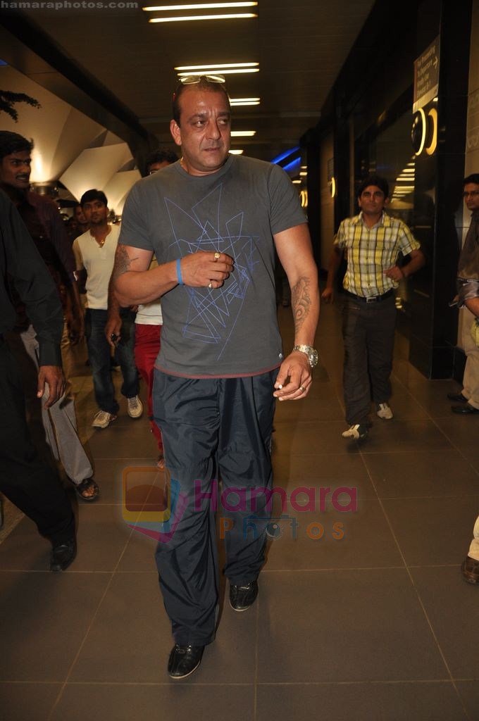 Sanjay Dutt snapped with Manyata & Kids in Airport, Mumbai on 3rd Aug 2011