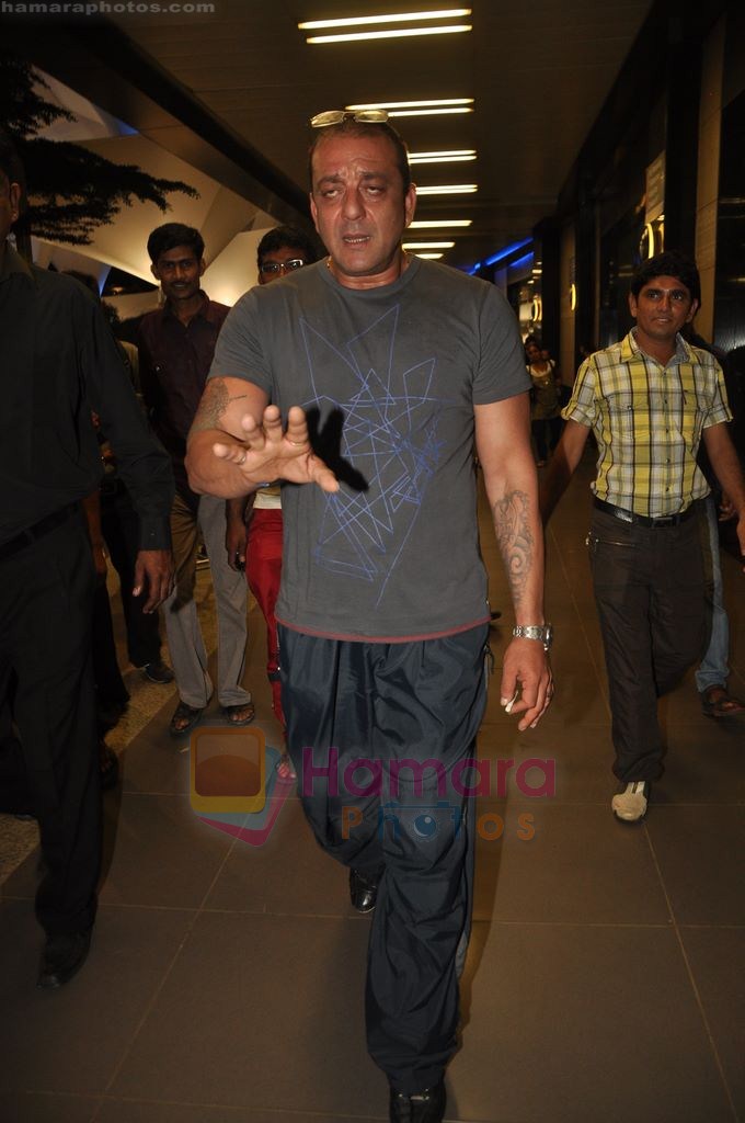 Sanjay Dutt snapped with Manyata & Kids in Airport, Mumbai on 3rd Aug 2011