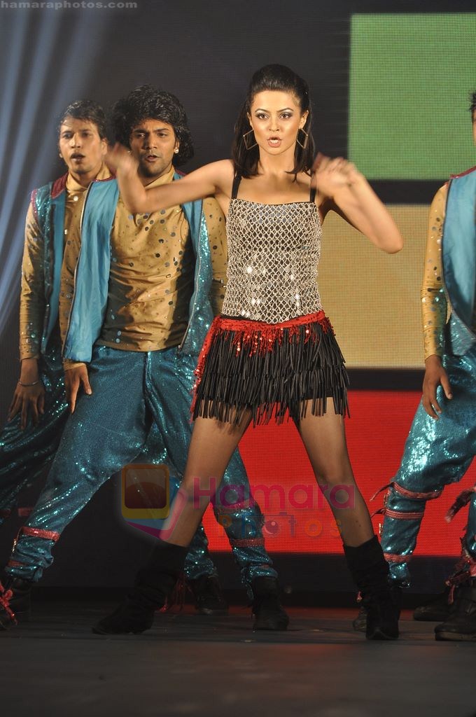 Surveen Chawla at Gitanjali Bollywood Ticket nite in The Leela, Mumbai on 5th Aug 2011
