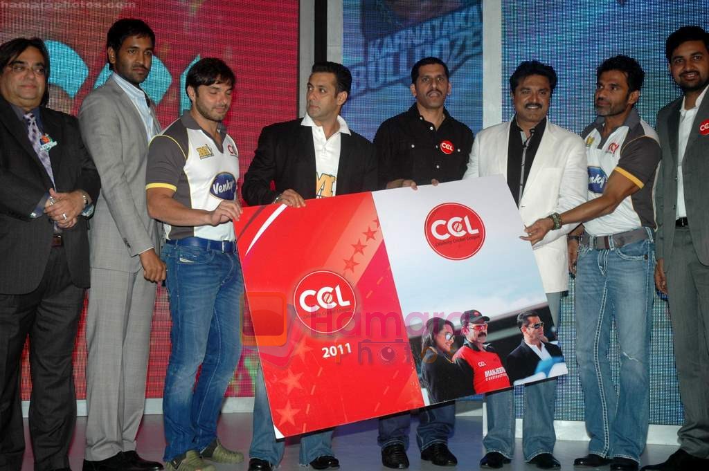 Sohail Khan, Salman Khan, Sunil Shetty at Salman's CCL press conference in Bandra, Mumbai on 6th Aug 2011