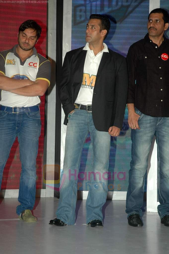 Sohail Khan, Salman Khan at Salman's CCL press conference in Bandra, Mumbai on 6th Aug 2011