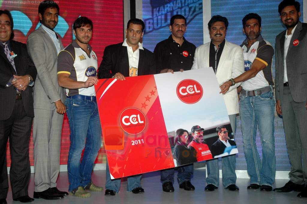 Sohail Khan, Salman Khan, Sunil Shetty at Salman's CCL press conference in Bandra, Mumbai on 6th Aug 2011