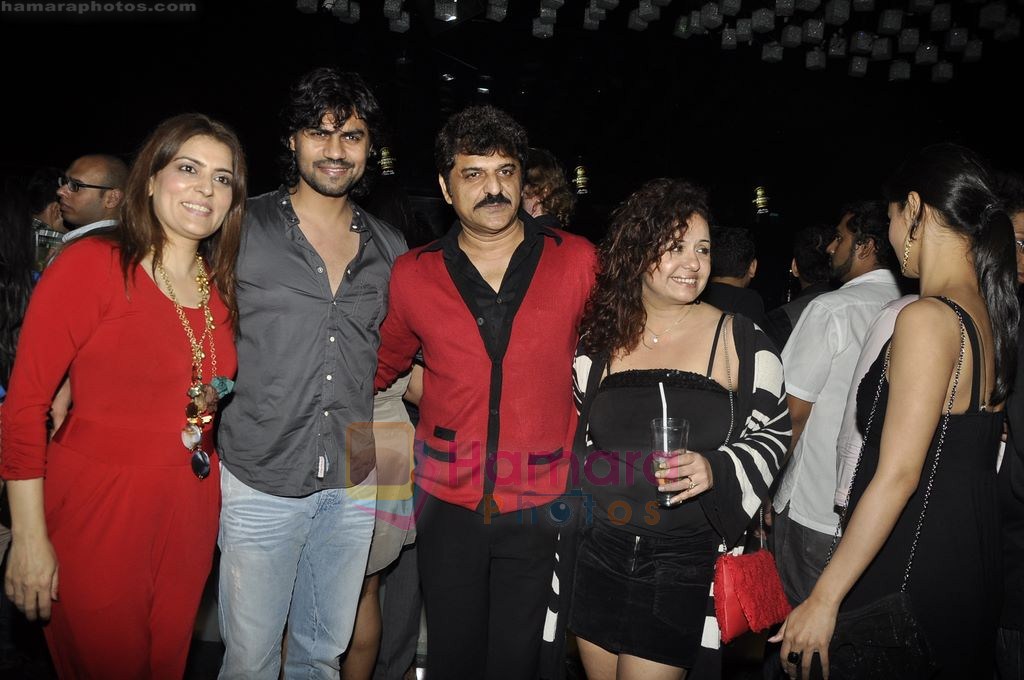 Reynu Tandon, Gaurav Chopra, Rajesh Khattar, Vandana Sajnani, Mouni Roy at Blenders Pride fashion tour after party in Trilogy, Mumbai on 8th Aug 2011