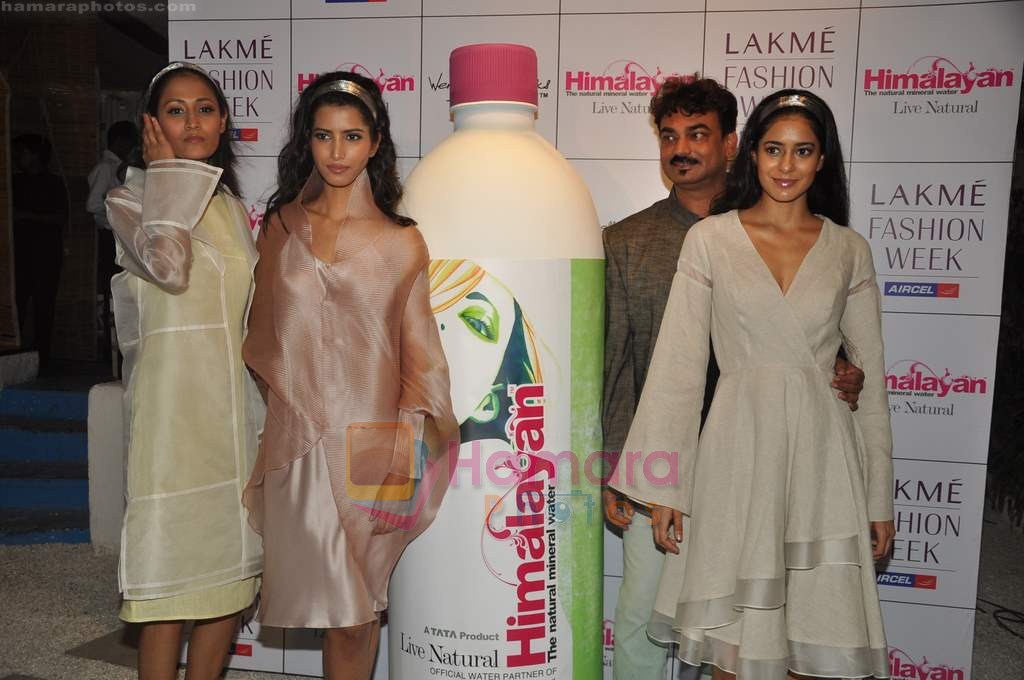 WEndell Rodericks at Wendell Rodericks first look for Lakme in Olive, Bandra, Mumbai on 8th Aug 2011