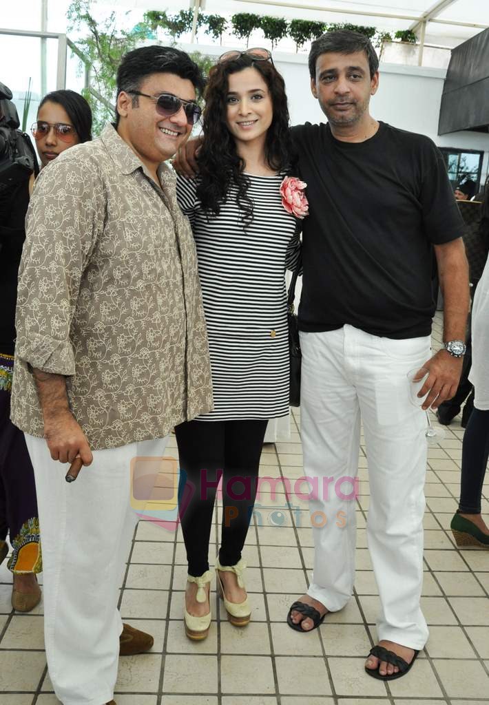 Simone Singh with Fahad Samar and Ashwin Deo at the Launch of the Bespoke Monsoon Brunches in Dome on 7th Aug 2011