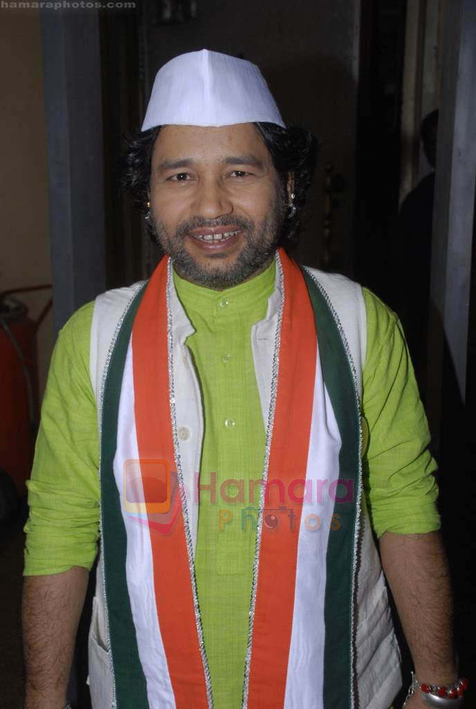 Kailash Kher on the sets of Saregama Lil champs in Famous on 9th Aug 2011