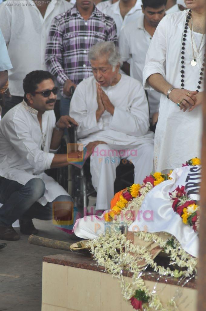 Shashi Kapoor at Bollywood pays tribute to Shammi Kapoor on 14th Aug 2011
