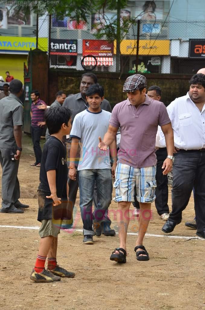 Salman Khan at Men's Helath fridly soccer match with celeb dads and kids in Stanslauss School on 15th Aug 2011