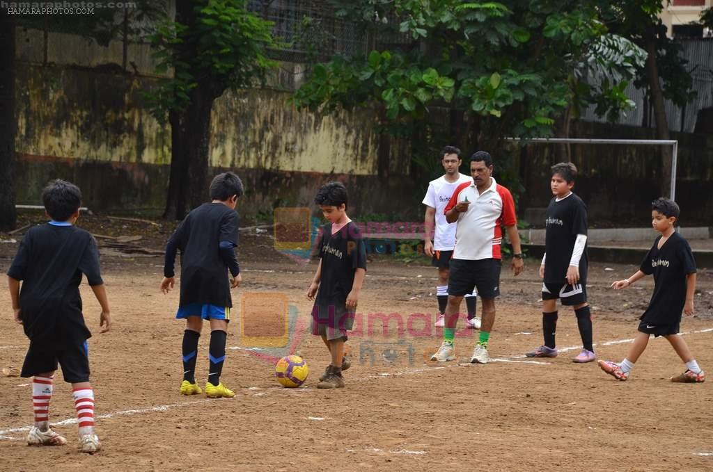 Vatsal Seth at Men's Helath fridly soccer match with celeb dads and kids in Stanslauss School on 15th Aug 2011
