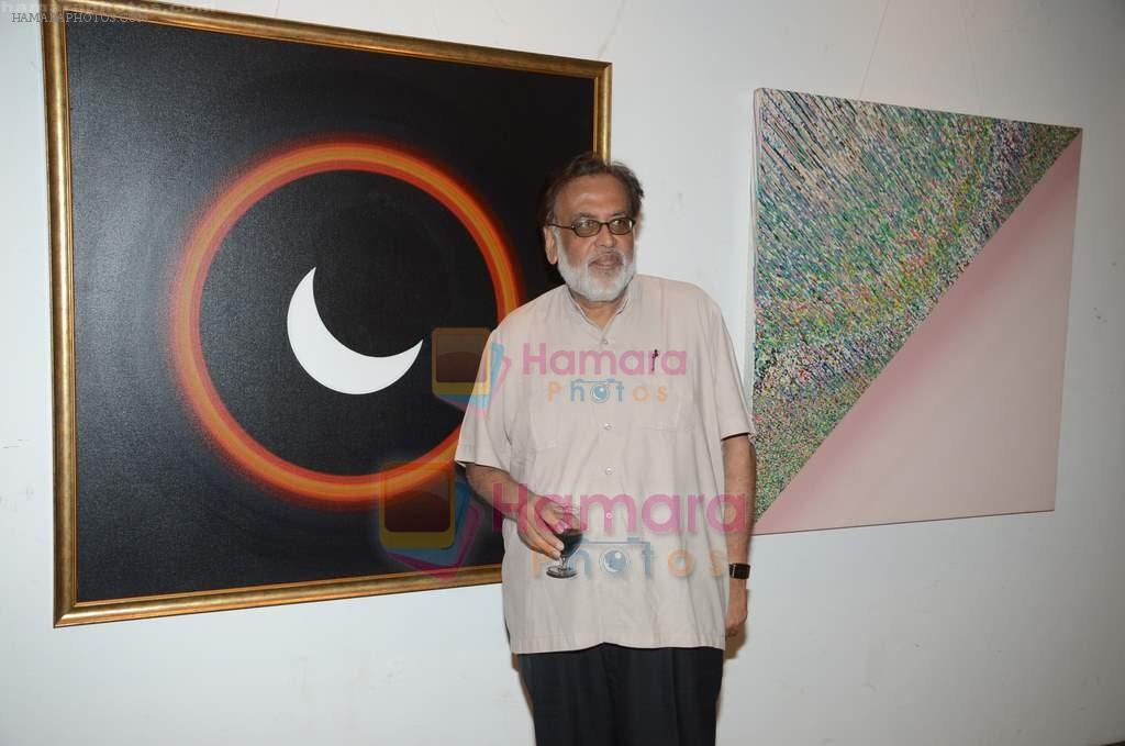 Jagmohan Mundhra at Painter Ghashyam Gupta's exhibition in Museum Art Gallery on 16th Aug 2011