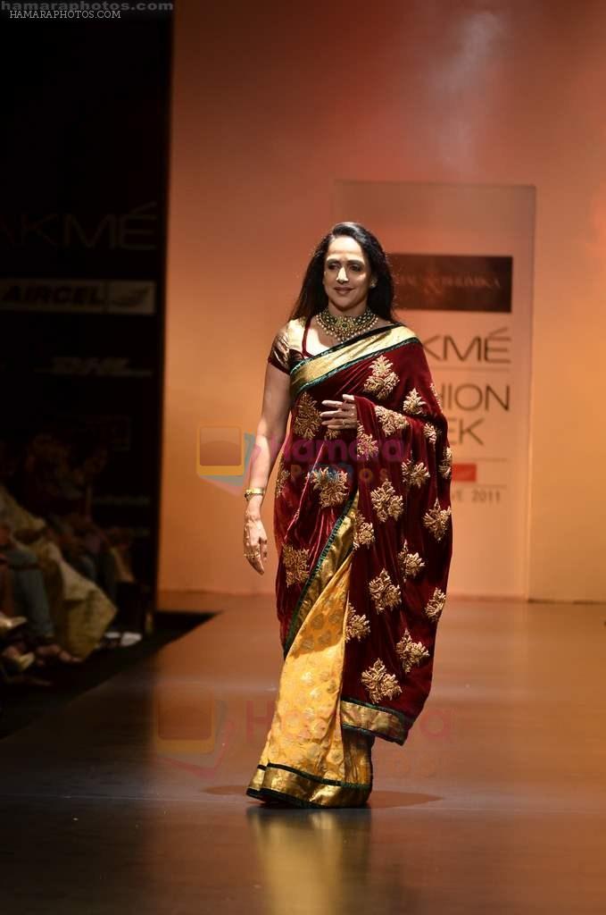 Hema Malini walks the ramp for Shyamal Bhumika Show at Lakme Fashion Week 2011 Day 3 in Grand Hyatt, Mumbai on 19th Aug 2011