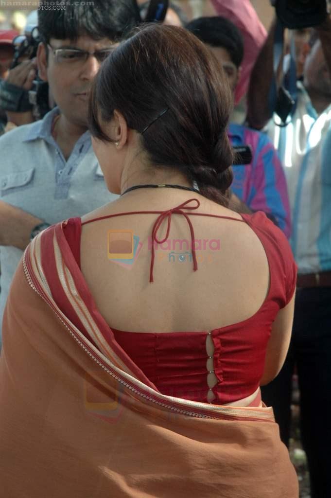 Mahima Chaudhary at a shoot for film Mumbhai the Gangsters to support Anna Hazare in Kamalistan on 20th Aug 2011