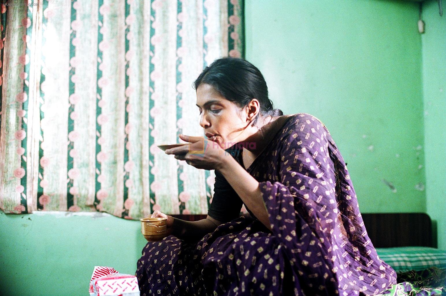 Isha Koppikar in still from the movie Shabri