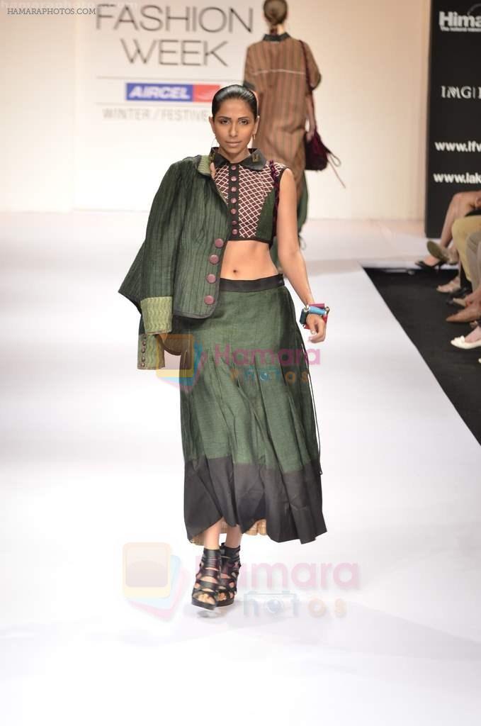 Model walks the ramp for Sabah Khan Show at Lakme Fashion Week 2011 Day 5 in Grand Hyatt, Mumbai on 21st Aug 2011