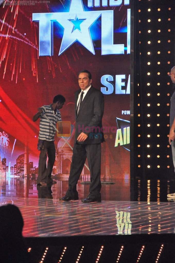 Dharmendra at COLORS India's Got Talent Season 3 in Filmcity, Goregaon on 22nd Aug 2011