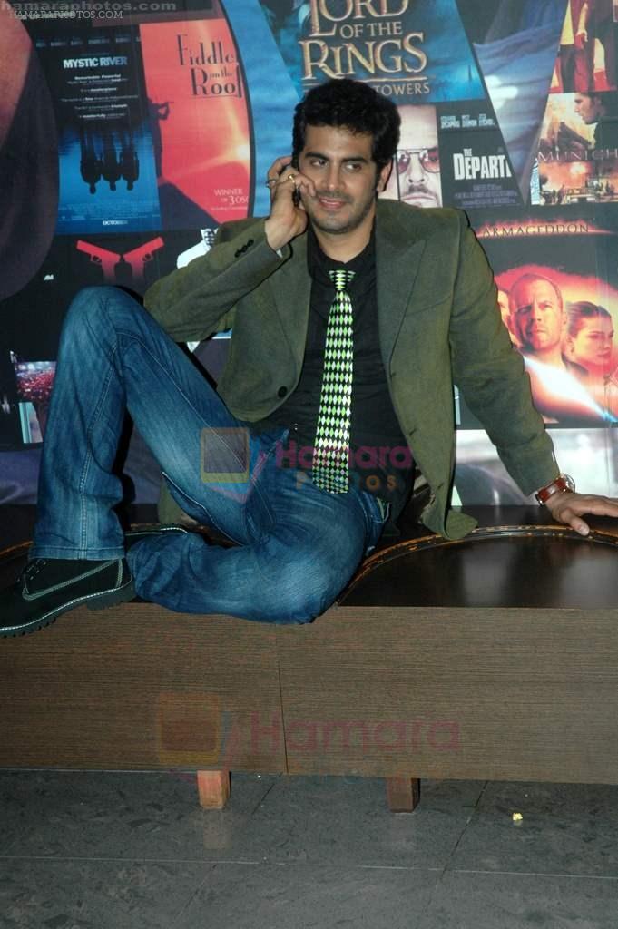 Kaishav Arora at the premiere of the film Yeh Dooriyan in Fame on 24th Aug 2011