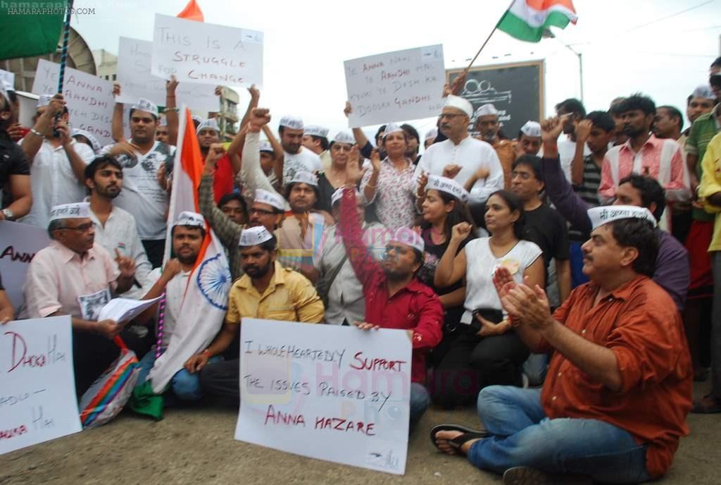 Ashok Pandit support Anna Hazare in Juhu, Mumbai on 24th Aug 2011
