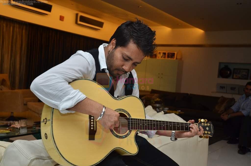 Mika Singh at Ekta and Sanjay Gupta's private dinner for Strings and other musicians in Juhu, Mumbai on 25th Aug 2011