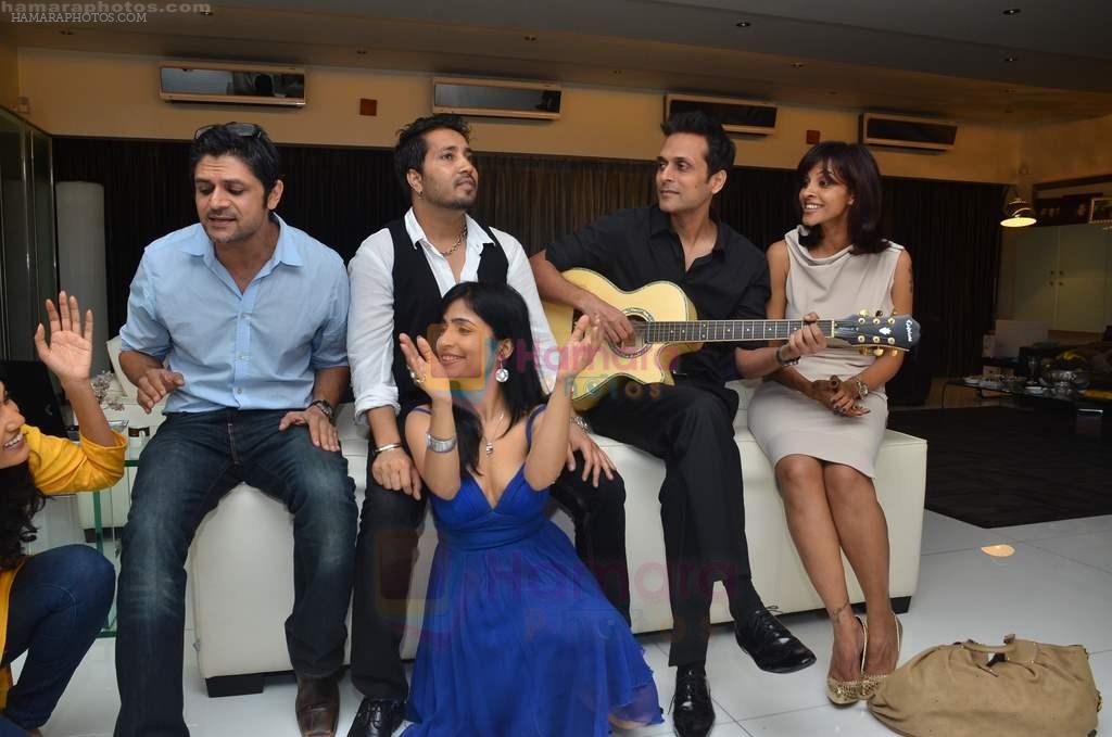 Mika Singh, Manasi Scott, Shibani Kashyap at Ekta and Sanjay Gupta's private dinner for Strings and other musicians in Juhu, Mumbai on 25th Aug 2011