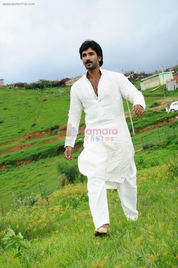 Sai Pradeep Pinisetty (Aadhi) in Chelagatam Movie Stills