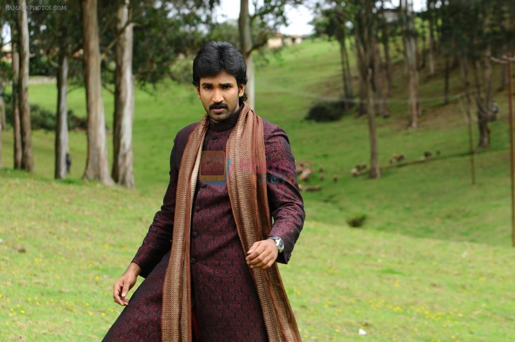 Sai Pradeep Pinisetty (Aadhi) in Chelagatam Movie Stills