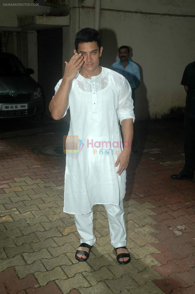 Aamir Khan celebrate eid at home on 31st Aug 2011