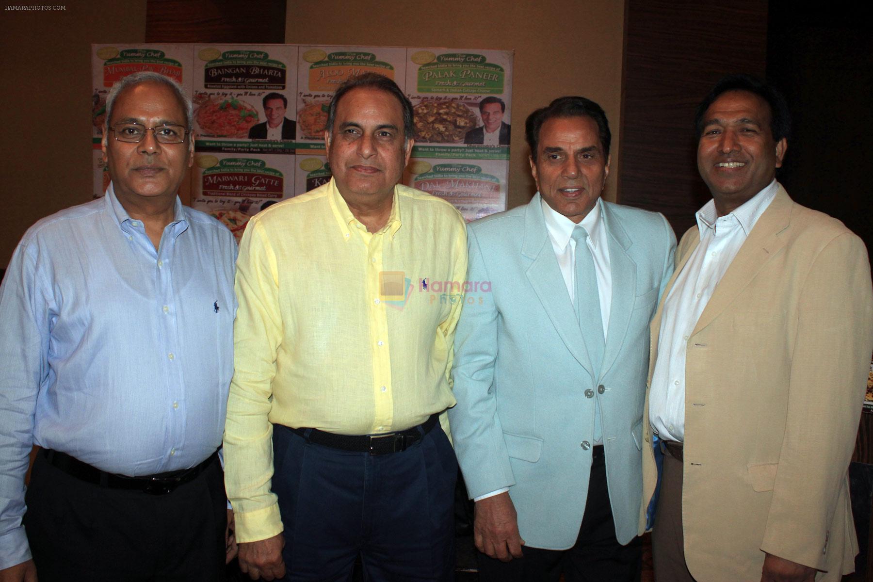 Dinesh Maheshweary, Gurnaam Singh, Dharmendra, Trilok Malik at the Launch of YUMMY CHEF Heat and Eat in Novotel hotel, Mumbai on 1st Sept 2011