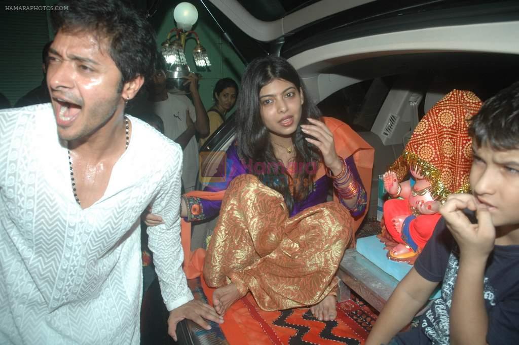Shreyas Talpade brings ganpati home in Mumbai on 1st Sept 2011