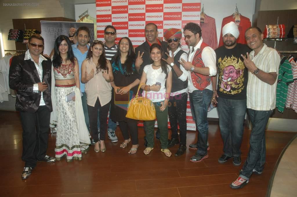 Prashant Shirsat, Taz, Teenu Arora, Shibani Kashyap, Siddharth Kannan at the launch of Prashant Shirsat's album Deva o Deva in Provogue lounge on 1st Sept 2011