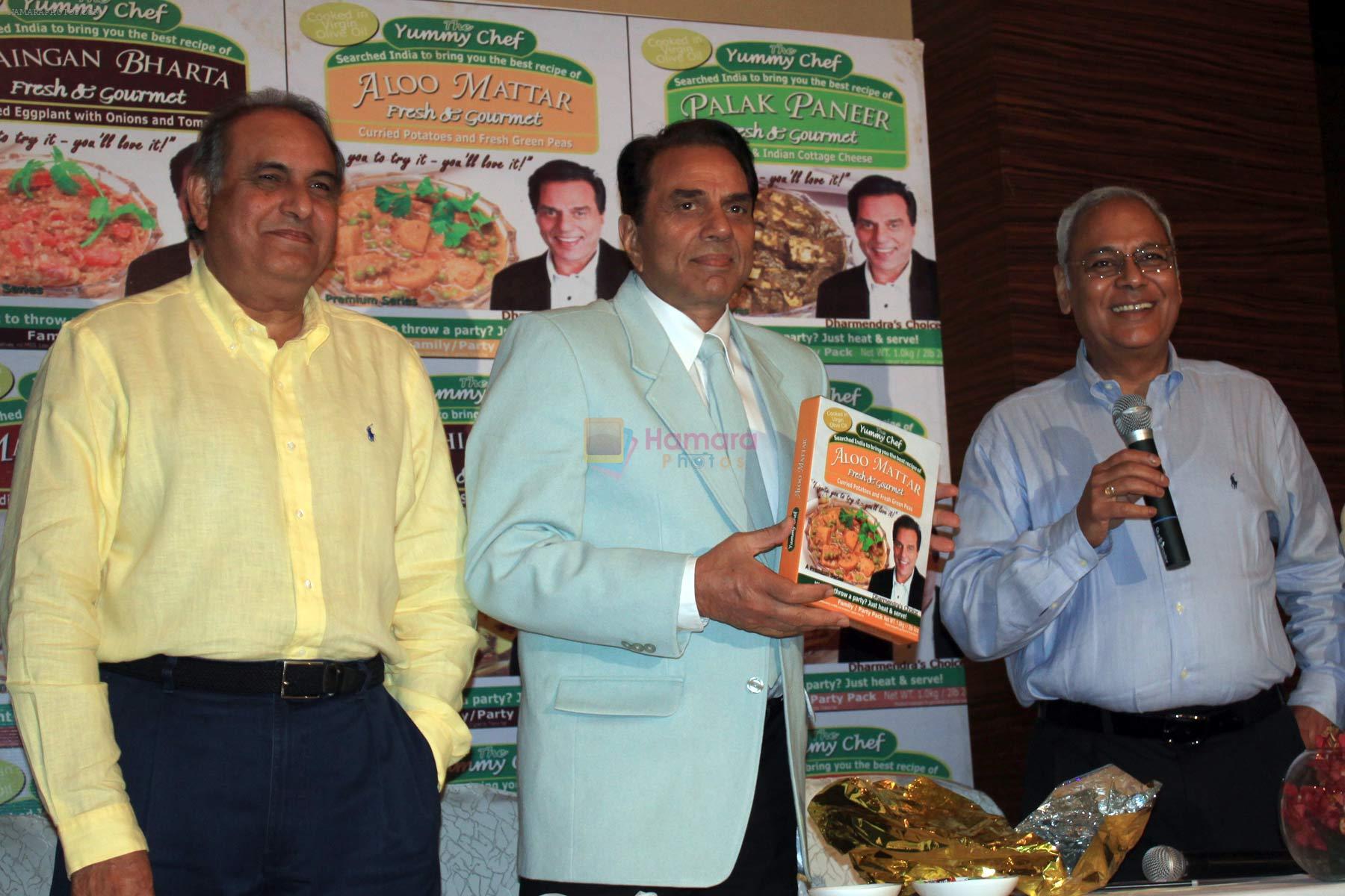 Gurnaam Singh,  Dharmendra, Dinesh Maheshweary at the Launch of YUMMY CHEF Heat and Eat in Novotel hotel, Mumbai on 1st Sept 2011