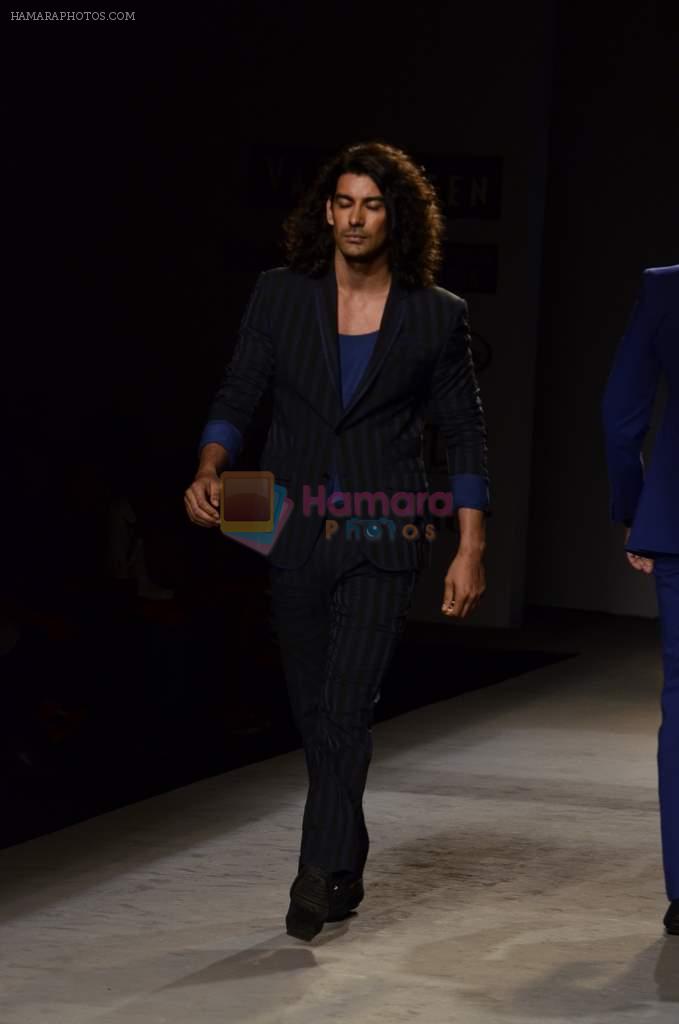 Model walk the ramp for Rohit Gandhi and Rahul Khanna at Van Heusen India Mens Week Day 2 on 3rd Sept 2011