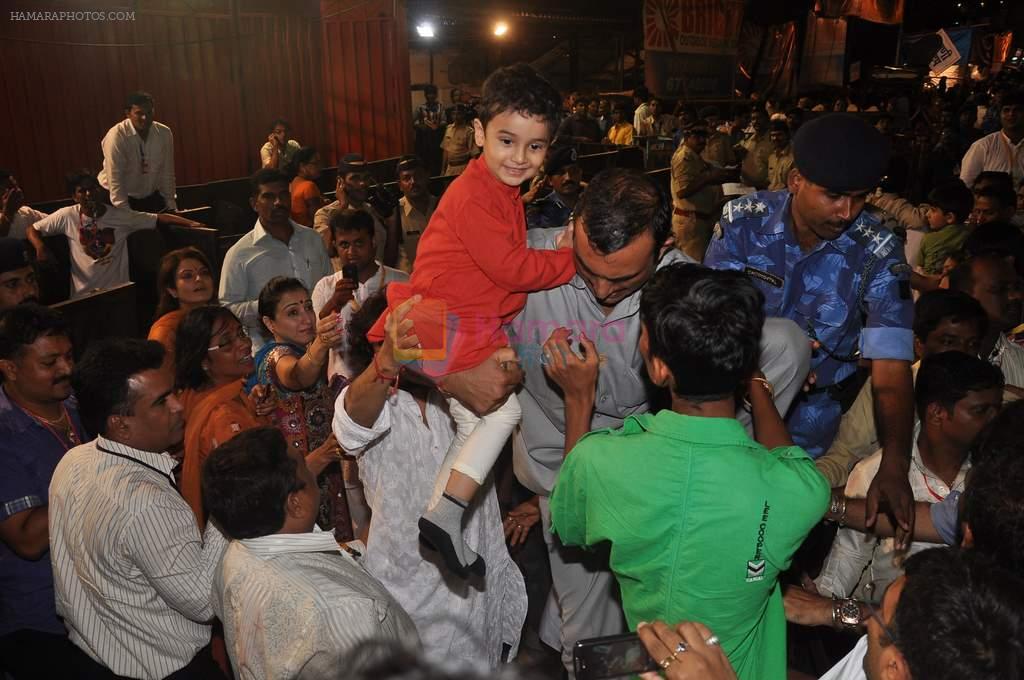 Sonu  Nigam visit Lalbaug Ka Raja in Lower Parel, Mumbai on 5th Sept 2011