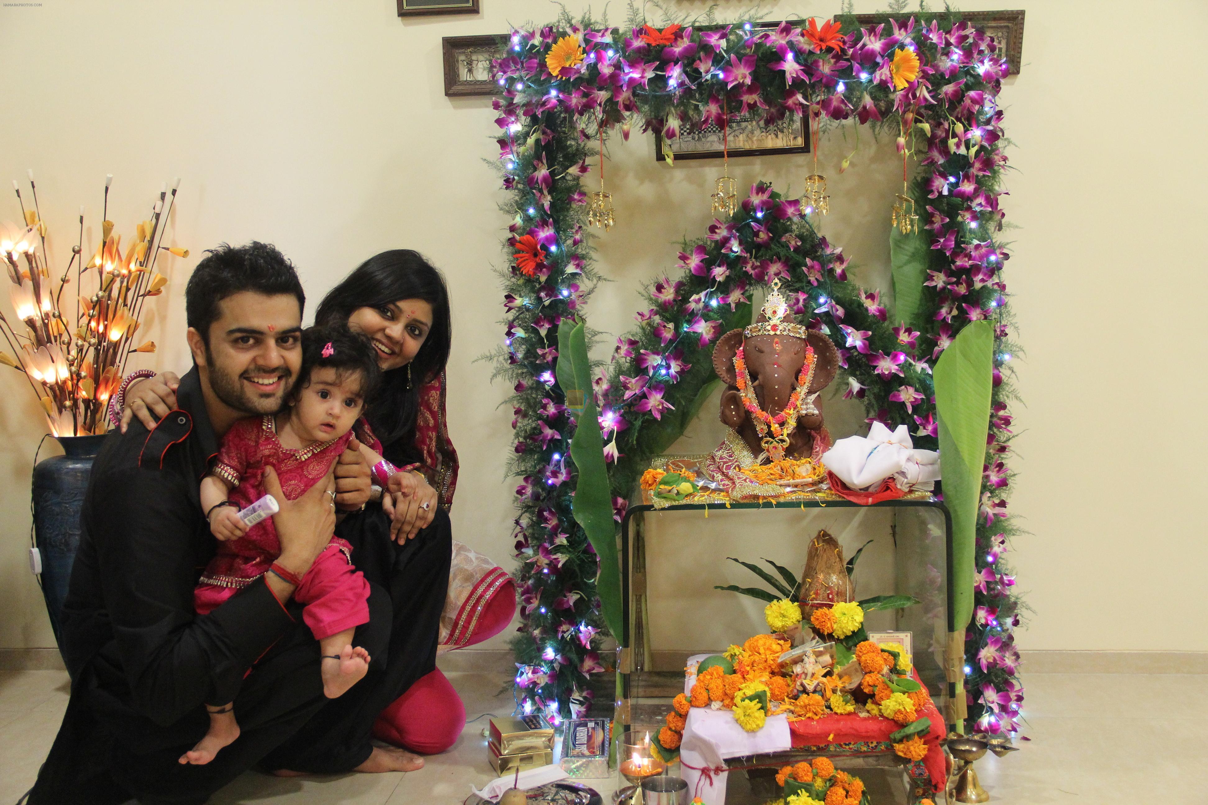 Manish paul with wife and  daughter Saisha brings home Ganpati on 1st Sept 2011