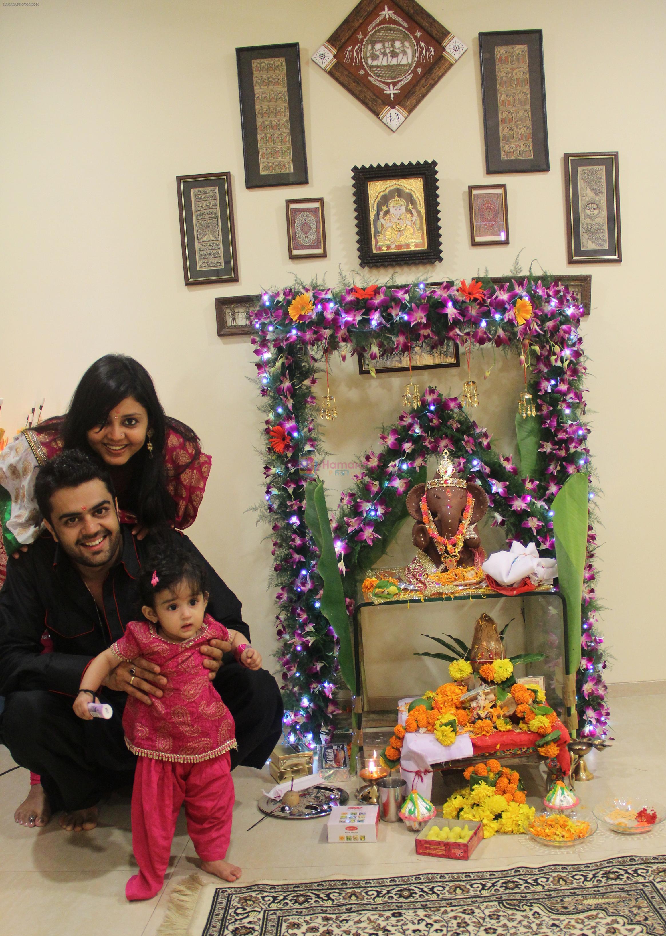 Manish paul with wife and  daughter Saisha brings home Ganpati on 1st Sept 2011