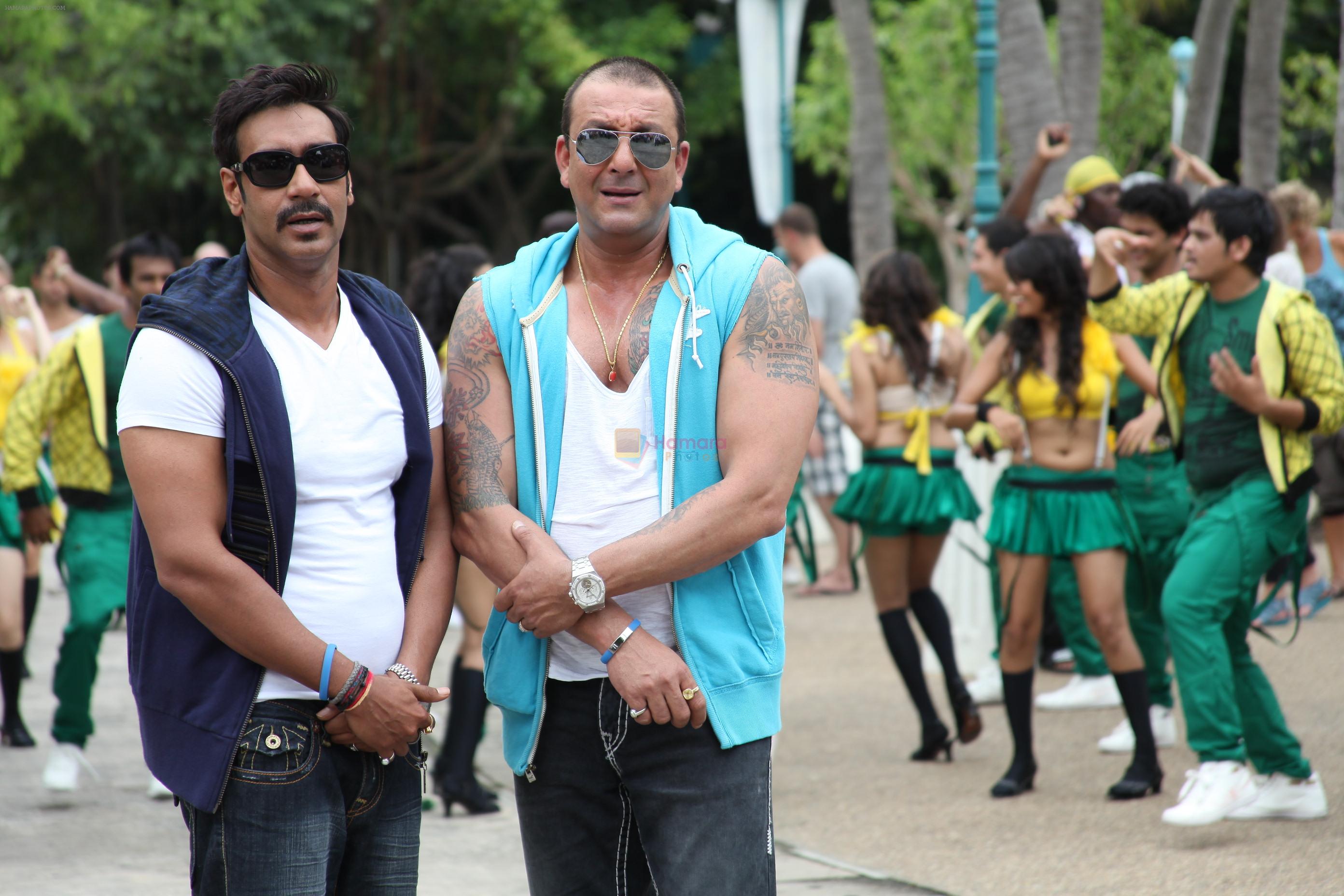 Ajay Devgan, Sanjay Dutt in Rascals Movie Stills
