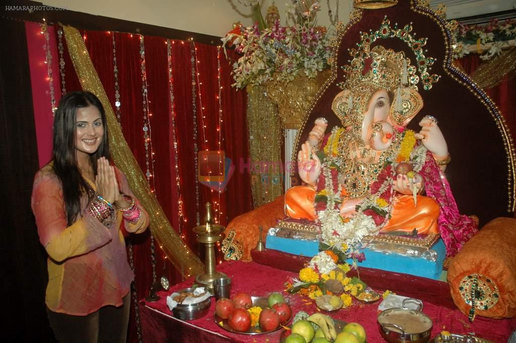 Nandini Singh at Prasanna Shetty's Ganpati Celebration on 7th Sept 2011