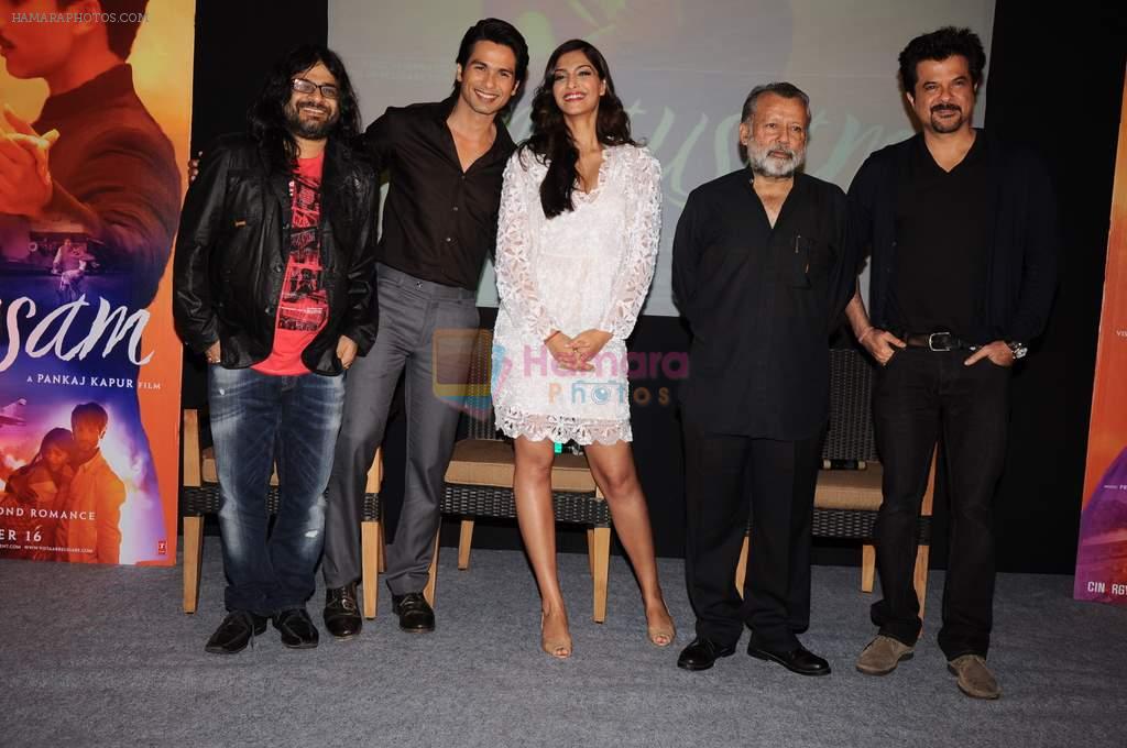 Sonam Kapoor, Shahid Kapoor, Pankaj Kapoor, Kunal Ganjawala, Anil Kapoor at Mausam film music success bash in J W Marriott on 8th Sept 2011