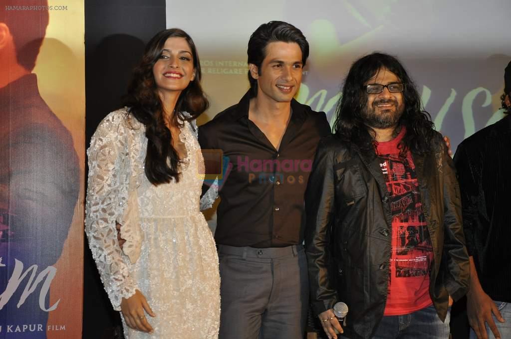 Sonam Kapoor, Shahid Kapoor, Kunal Ganjawala at Mausam film music success bash in J W Marriott on 8th Sept 2011