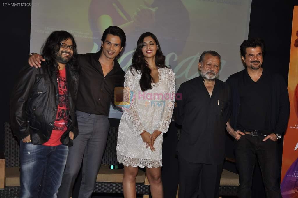 Sonam Kapoor, Shahid Kapoor, Pankaj Kapoor, Kunal Ganjawala, Anil Kapoor at Mausam film music success bash in J W Marriott on 8th Sept 2011