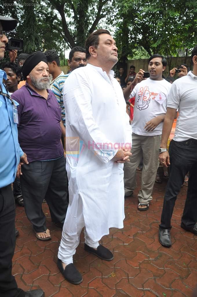 Rishi Kapoor at RK Ganpati in Chembur on 10th Sept 2011