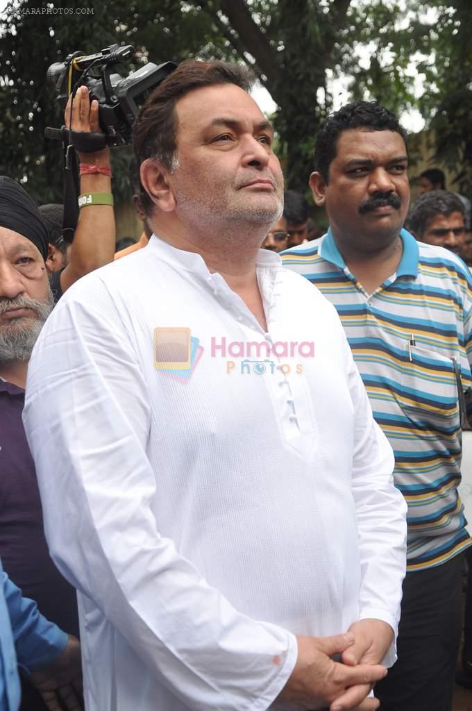 Rishi Kapoor at RK Ganpati in Chembur on 10th Sept 2011