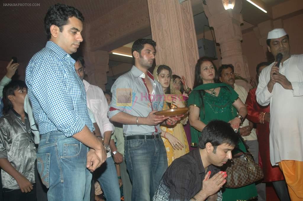 Chirag Paswan, Poonam Dhillon and Sagarika Ghatge at Andheri Ka Raja in Andheri, Mumbai on 12th Sept 2011