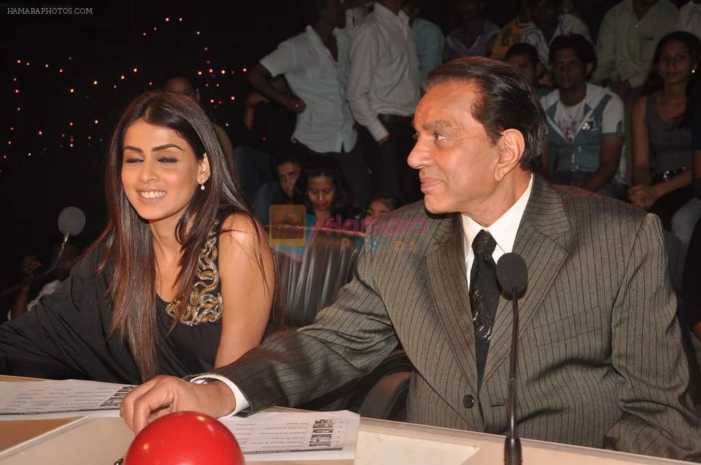 Dharmendra, Genelia D Souza on the sets of India's Got Talent in Filmcity, Mumbai on 12th Sept 2011